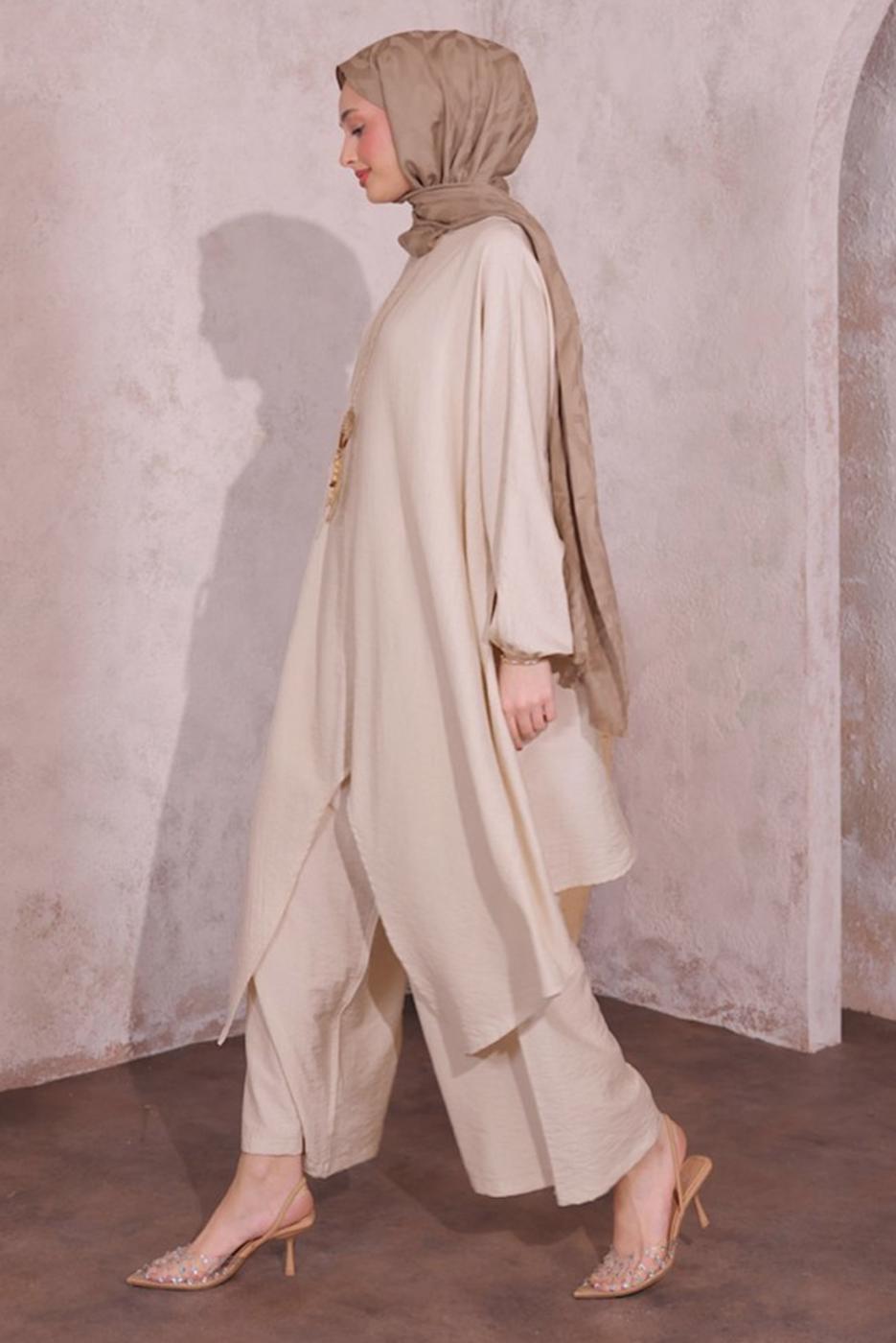 Tesettür giyim BEJ KOLYELİ SALAŞ PANTOLONLU TAKIM T 5674