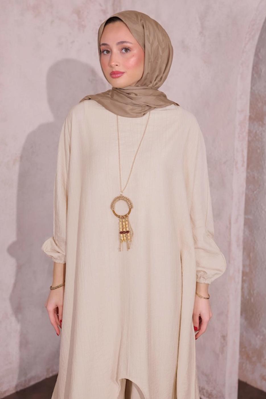 Tesettür giyim BEJ KOLYELİ SALAŞ PANTOLONLU TAKIM T 5674