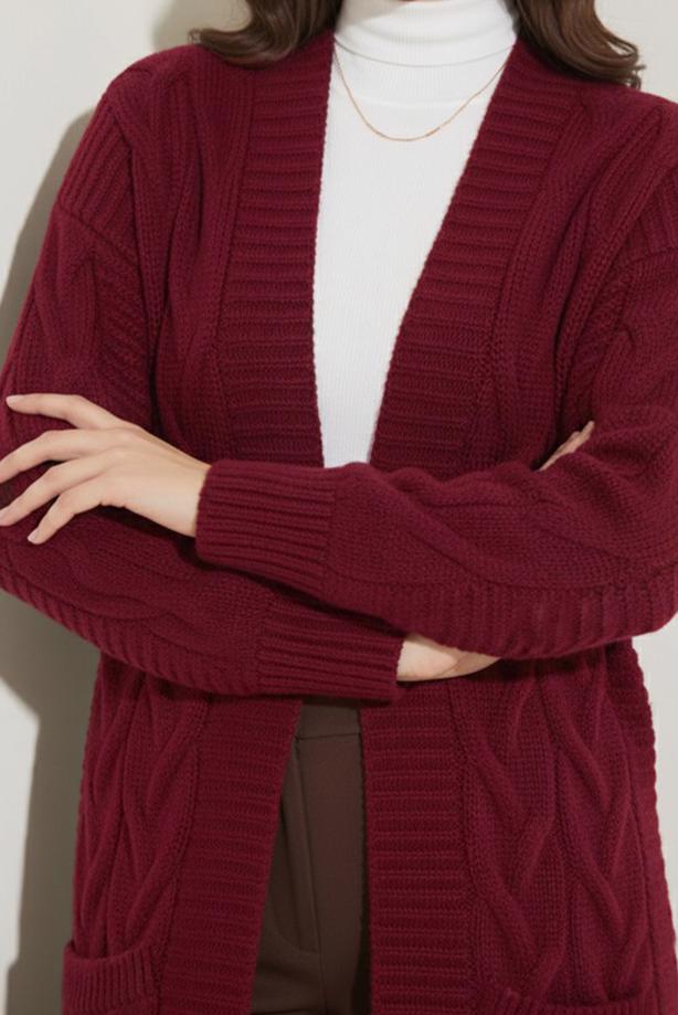 Tesettür giyim BORDO ÖRGÜ DESENLİ TRİKO HIRKA T 7182 - TRENDTESETTÜR