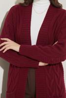 Tesettür giyim BORDO ÖRGÜ DESENLİ TRİKO HIRKA T 7182