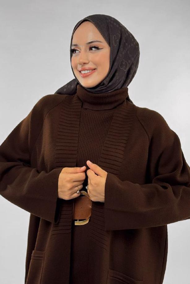 Tesettür giyim KAHVE CEP DETAYLI TRİKO HIRKA T 31381 - TRENDTESETTÜR