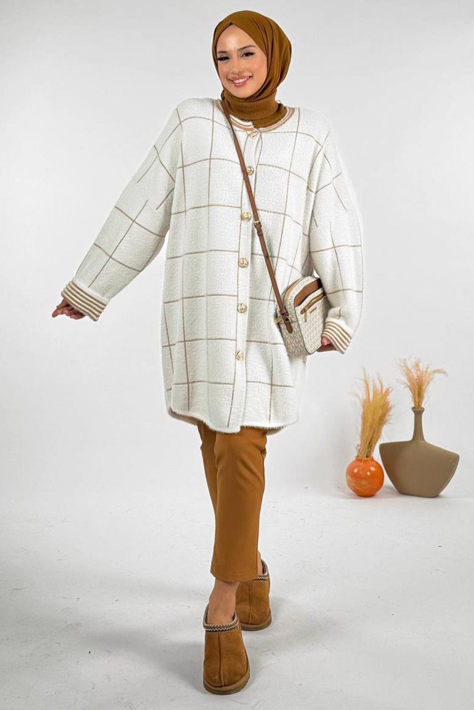 Tesettür giyim EKRU KARE DESENLİ HIRKA T 92381