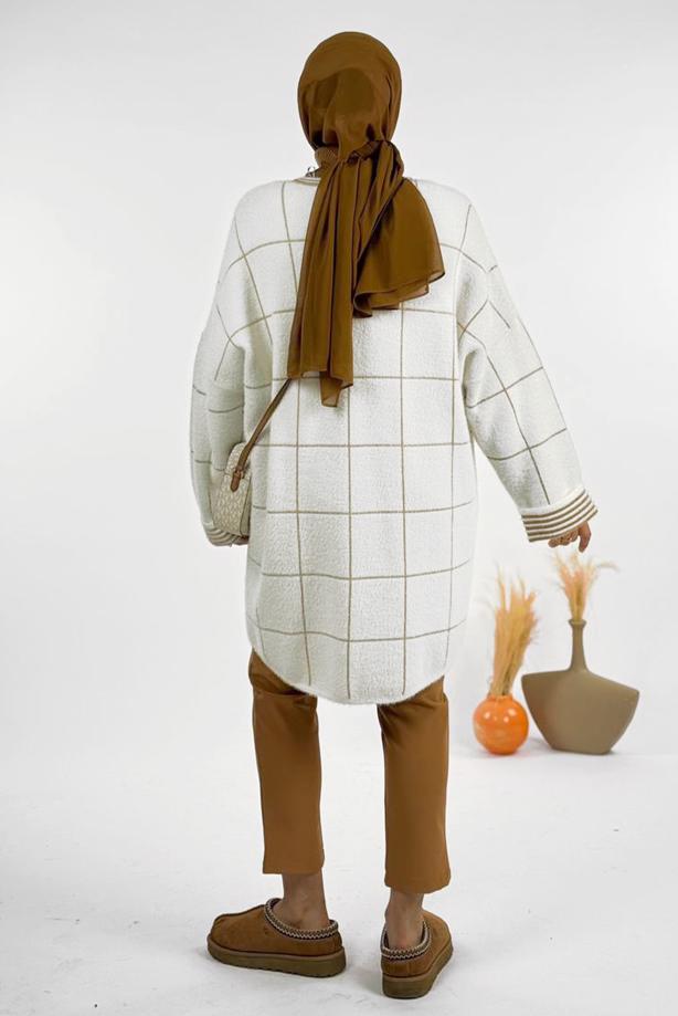 Tesettür giyim EKRU KARE DESENLİ HIRKA T 92381 - TRENDTESETTÜR