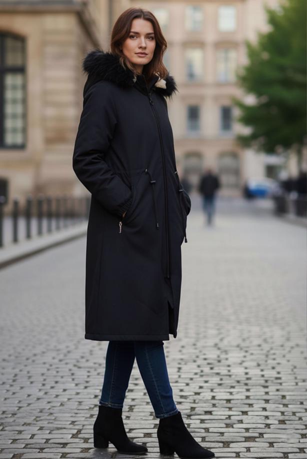 Tesettür giyim SİYAH KAPÜŞONLU SUNİ KÜRK DETAYLI KABAN T 1064 - TRENDTESETTÜR