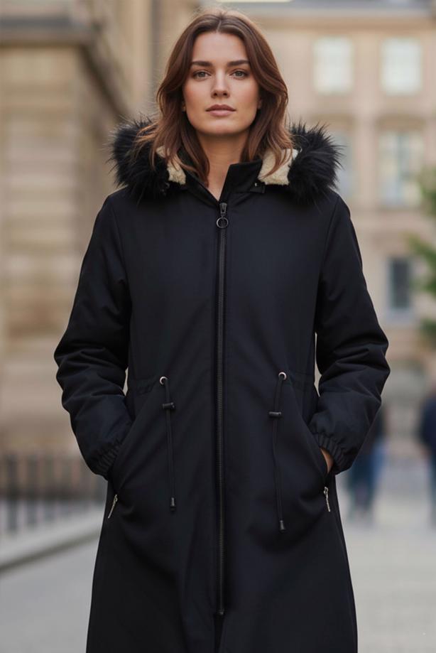 Tesettür giyim SİYAH KAPÜŞONLU SUNİ KÜRK DETAYLI KABAN T 1064 - TRENDTESETTÜR