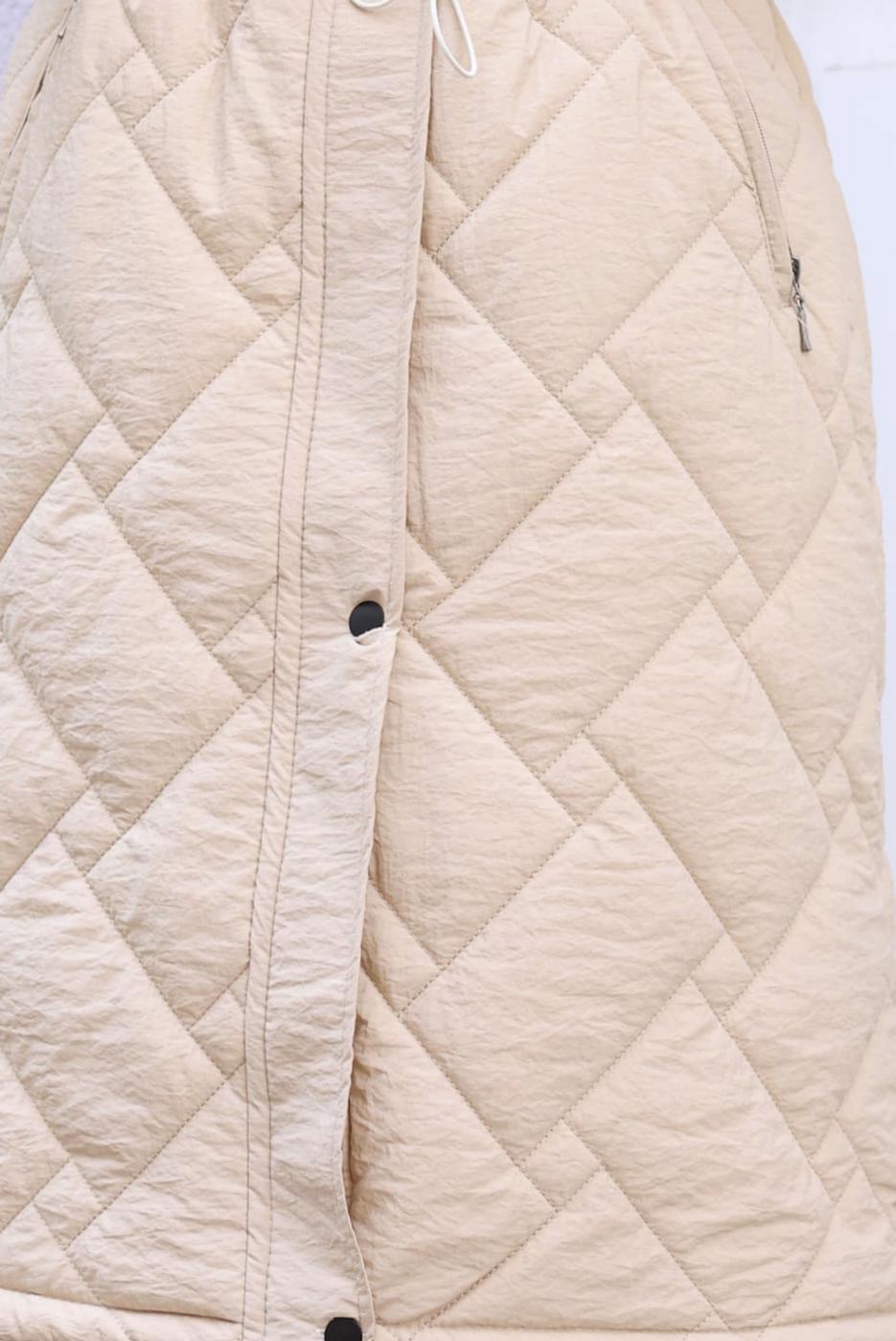 Tesettür giyim EKRU KAPÜŞONLU ŞİŞME KABAN T 6307