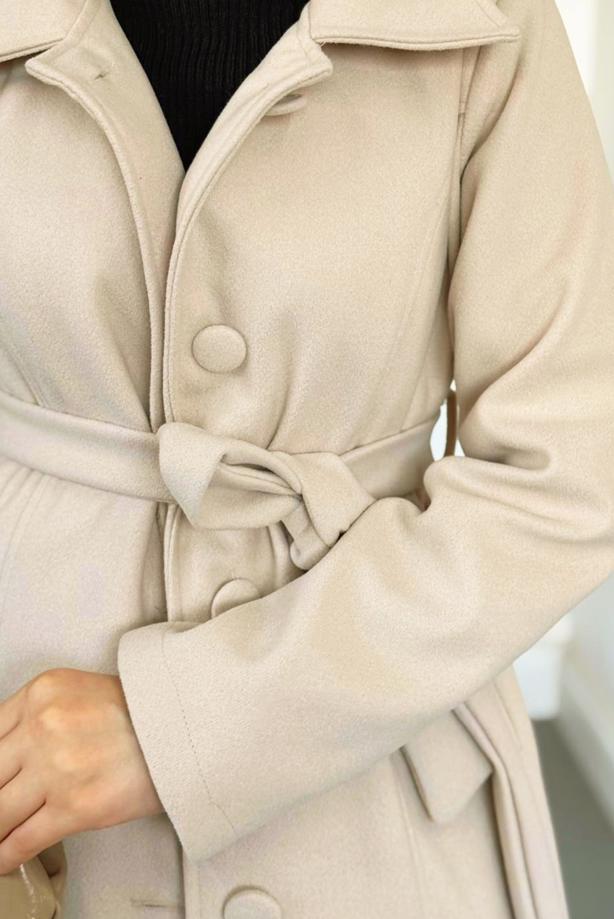 Tesettür giyim BEJ KUŞAKLI KABAN T 6326 - TRENDTESETTÜR