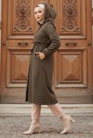 Tesettür giyim HAKİ KAPÜŞONLU KABAN T 7801