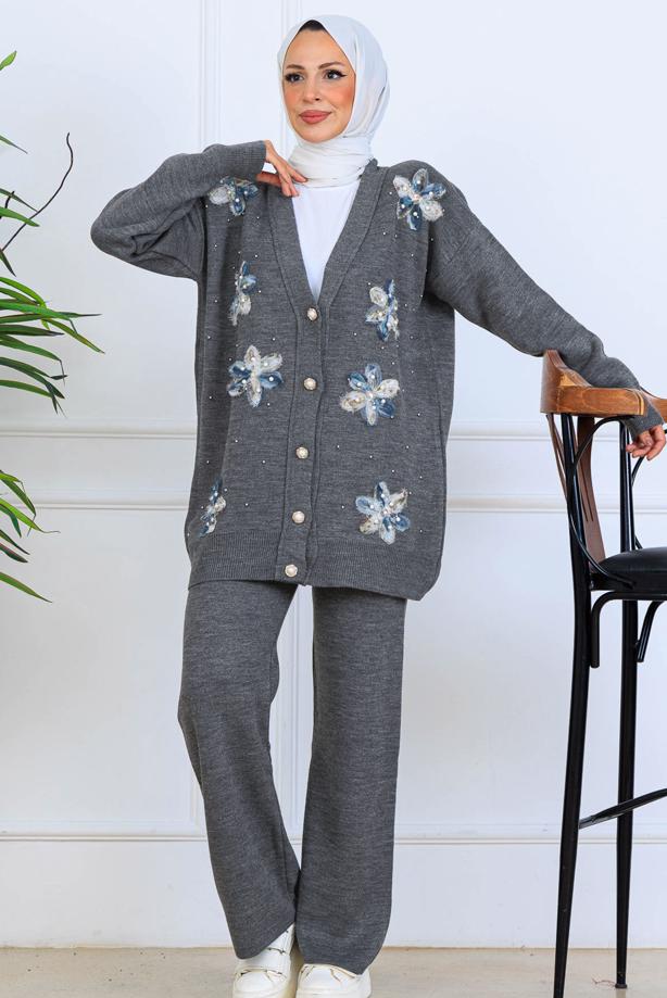 Tesettür giyim GRİ T 1001 BN ÇİÇEKLİ TRİKO TAKIM - TRENDTESETTÜR