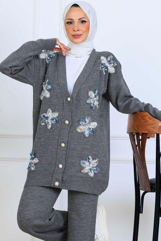 Tesettür giyim GRİ T 1001 BN ÇİÇEKLİ TRİKO TAKIM - TRENDTESETTÜR