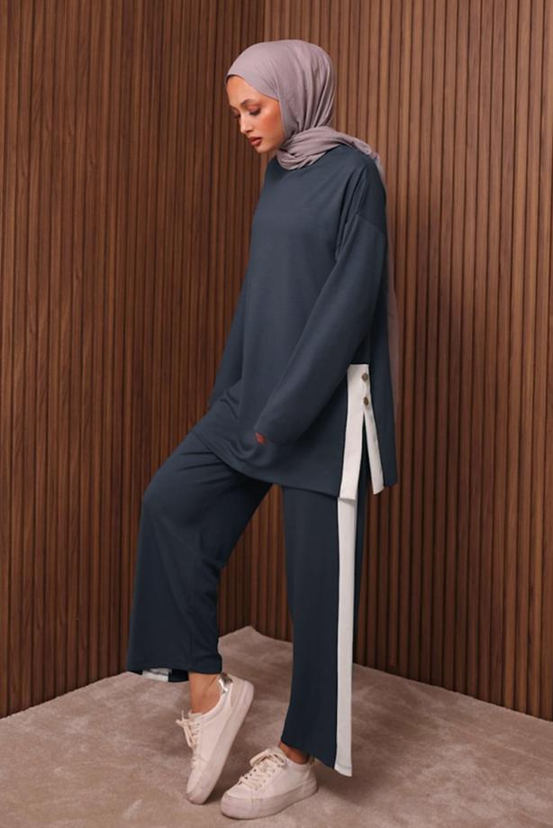 Tesettür giyim GRİ ŞERİT DETAYLI PANTOLONLU TAKIM T 2135 - TRENDTESETTÜR