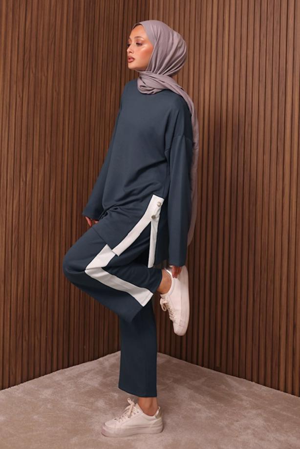 Tesettür giyim GRİ ŞERİT DETAYLI PANTOLONLU TAKIM T 2135 - TRENDTESETTÜR