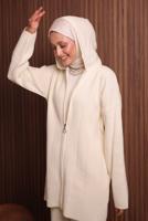 Tesettür giyim EKRU KAPÜŞONLU PANTOLONLU TRİKO TAKIM T 3307
