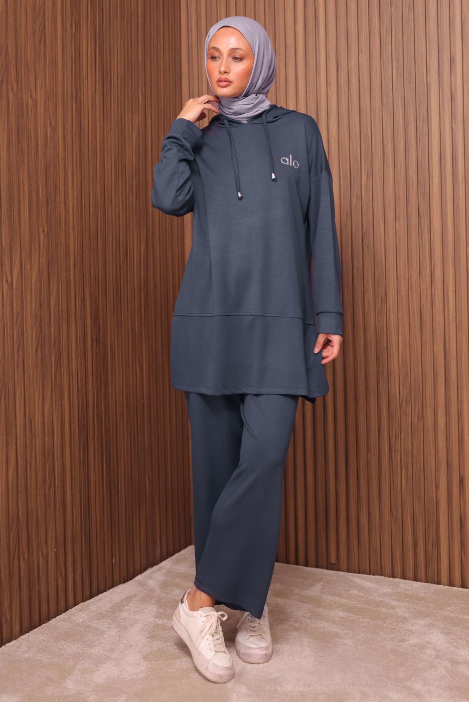 Tesettür giyim GRİ KAPÜŞONLU PANTOLONLU TAKIM T 8535
