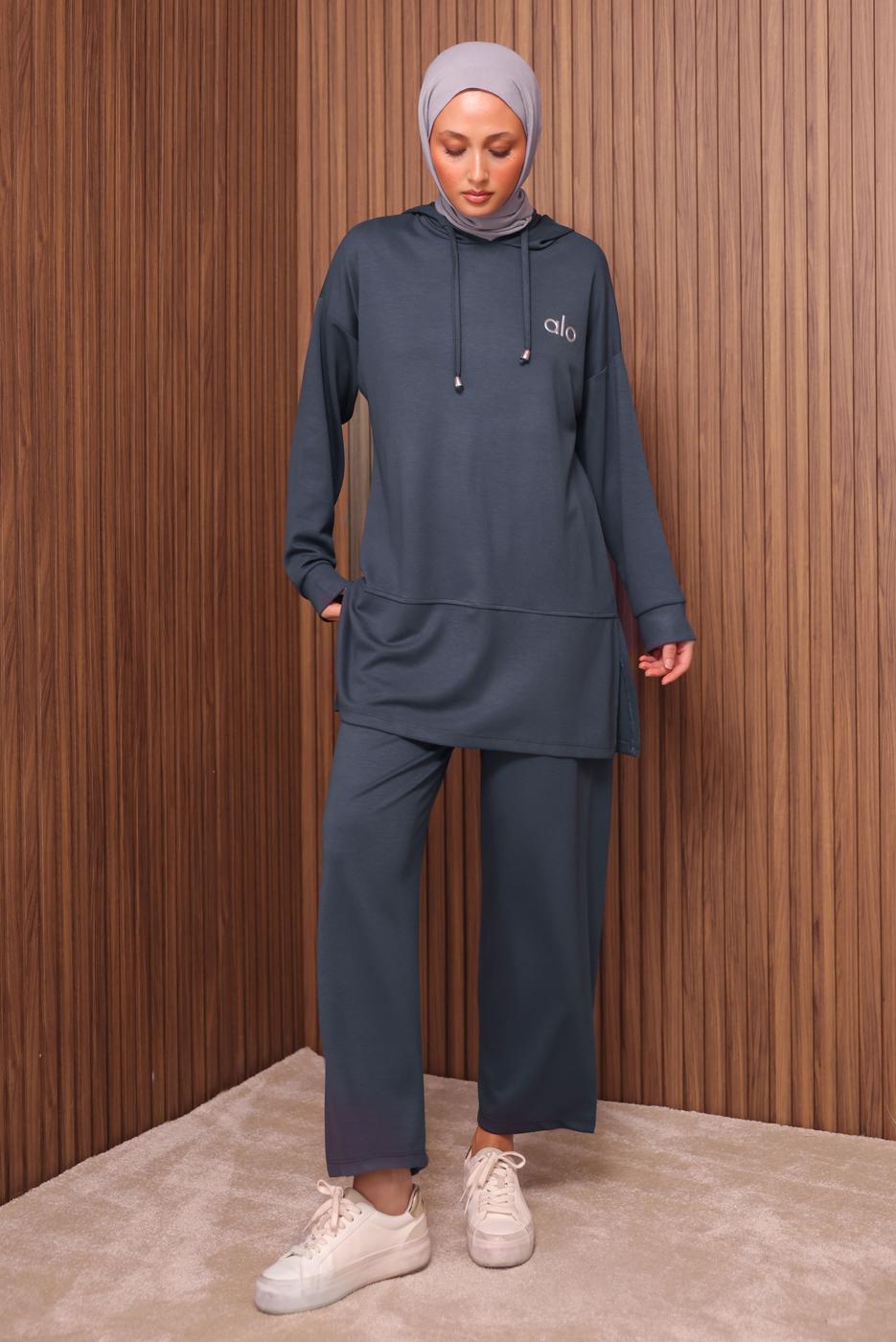 Tesettür giyim GRİ KAPÜŞONLU PANTOLONLU TAKIM T 8535