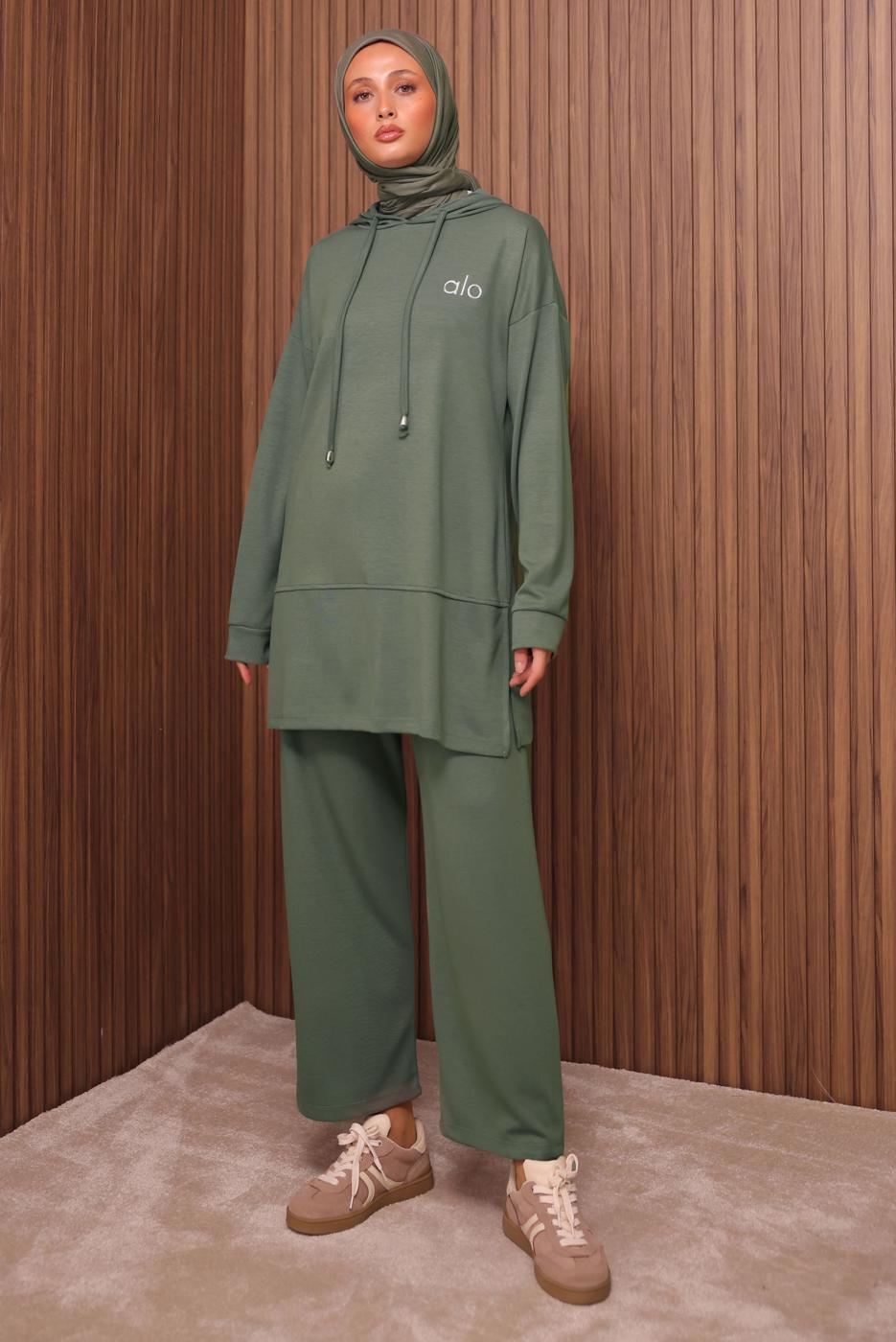 Tesettür giyim YEŞİL KAPÜŞONLU PANTOLONLU TAKIM T 8535