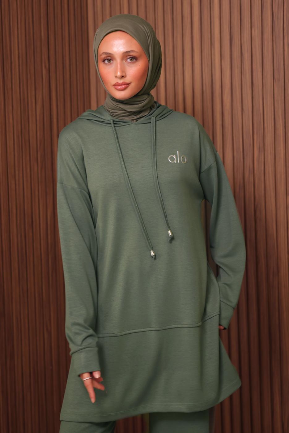 Tesettür giyim YEŞİL KAPÜŞONLU PANTOLONLU TAKIM T 8535