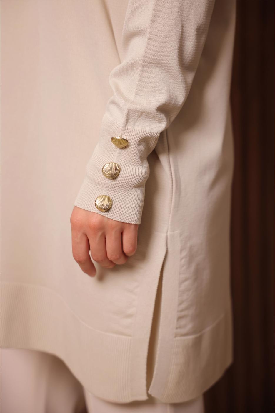 Tesettür giyim EKRU DÜĞME DETAYLI TRİKO TUNİK T 5007