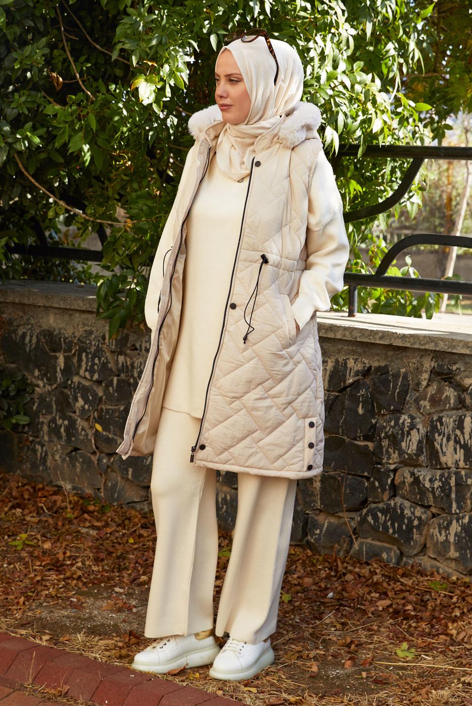 Tesettür giyim BEJ KAPÜŞONLU ŞİŞME YELEK T 2307