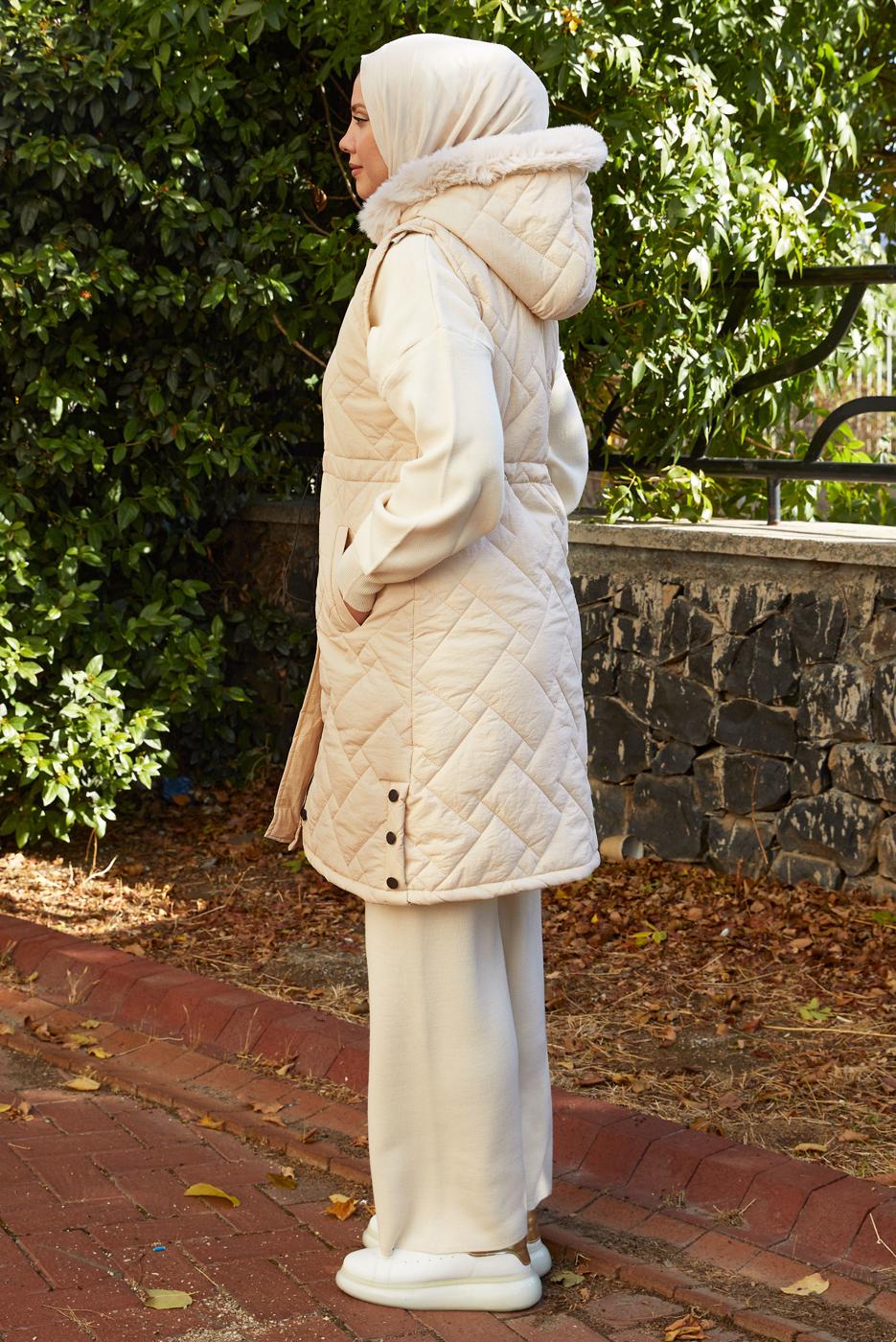 Tesettür giyim BEJ KAPÜŞONLU ŞİŞME YELEK T 2307