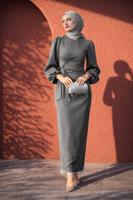 Tesettür giyim GRİ KENDİNDEN KUŞAKLI ABİYE ELBİSE T 5226