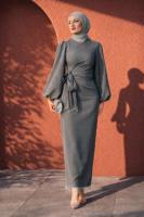 Tesettür giyim GRİ KENDİNDEN KUŞAKLI ABİYE ELBİSE T 5226