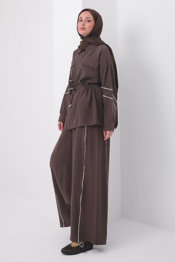 Tesettür giyim KAHVE ŞERİTLİ BELİ BAĞCIKLI TAKIM T 4127 - TRENDTESETTÜR