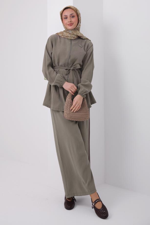 Tesettür giyim VİZON PANTOLONLU KUŞAKLI TAKIM T 6917 - TRENDTESETTÜR