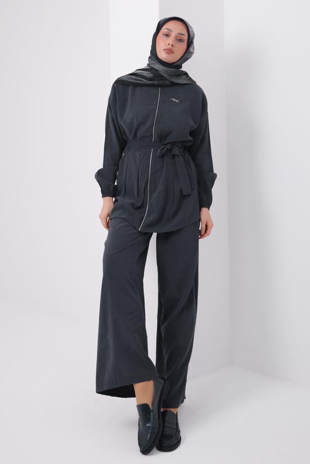 Tesettür giyim GRİ PANTOLONLU KUŞAKLI TAKIM T 6917 - TRENDTESETTÜR