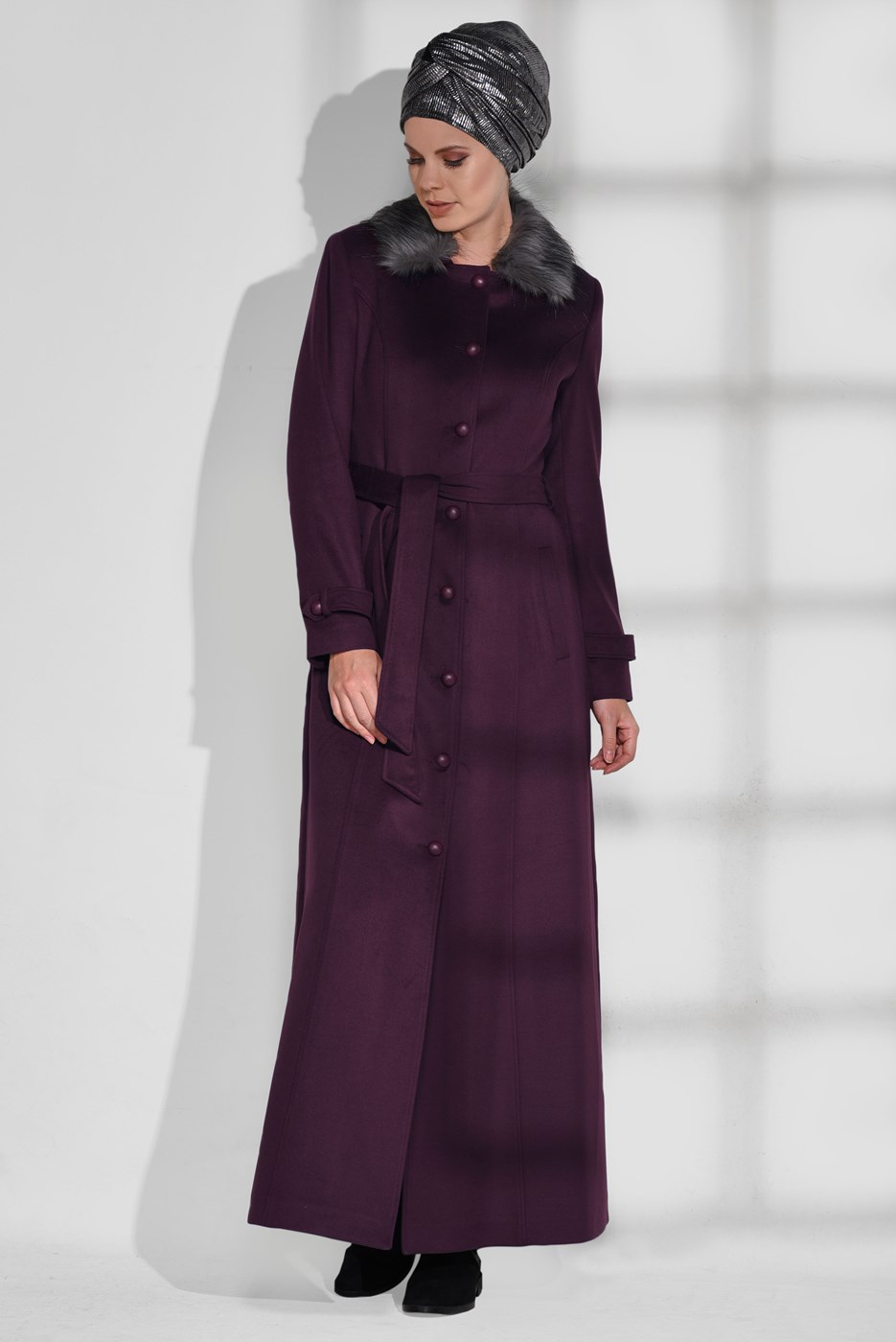 Tesettür giyim MOR DÜĞMELİ KÜRKLÜ MANTO 9749