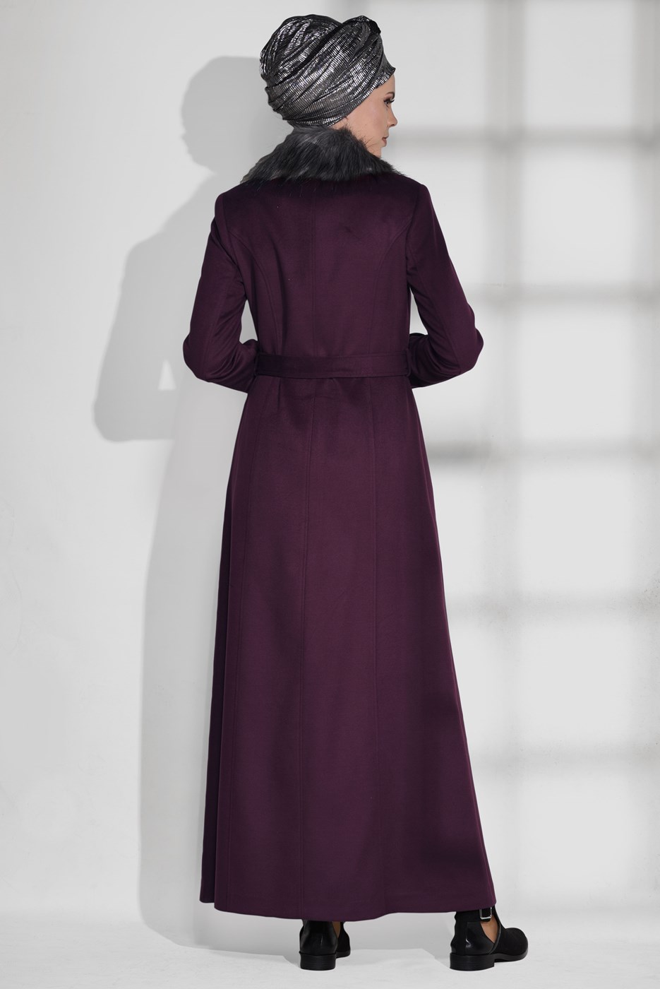 Tesettür giyim MOR DÜĞMELİ KÜRKLÜ MANTO 9749