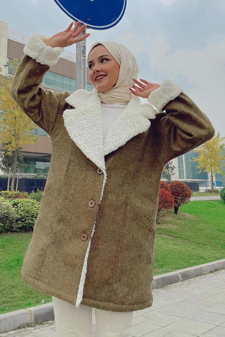 Tesettür giyim TURUNCU KÜRK DETAYLI DÜĞMELİ KABAN 4011  