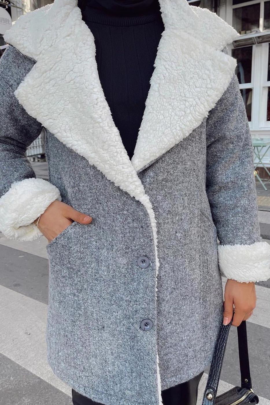 Tesettür giyim GRİ KÜRK DETAYLI DÜĞMELİ KABAN 4011  