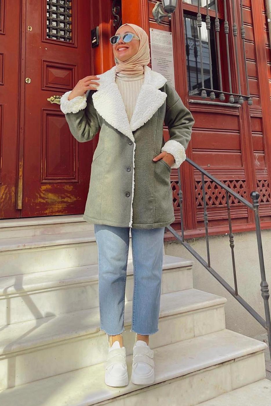 Hijab clothing KHAKI FAUX FUR DETAIL BUTTONED COAT 4011
