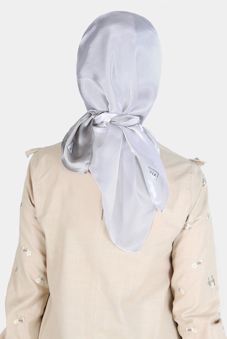 Tesettür giyim GÜMÜŞ ALVİNA JANJANLI DEGRADE EŞARP 8121 